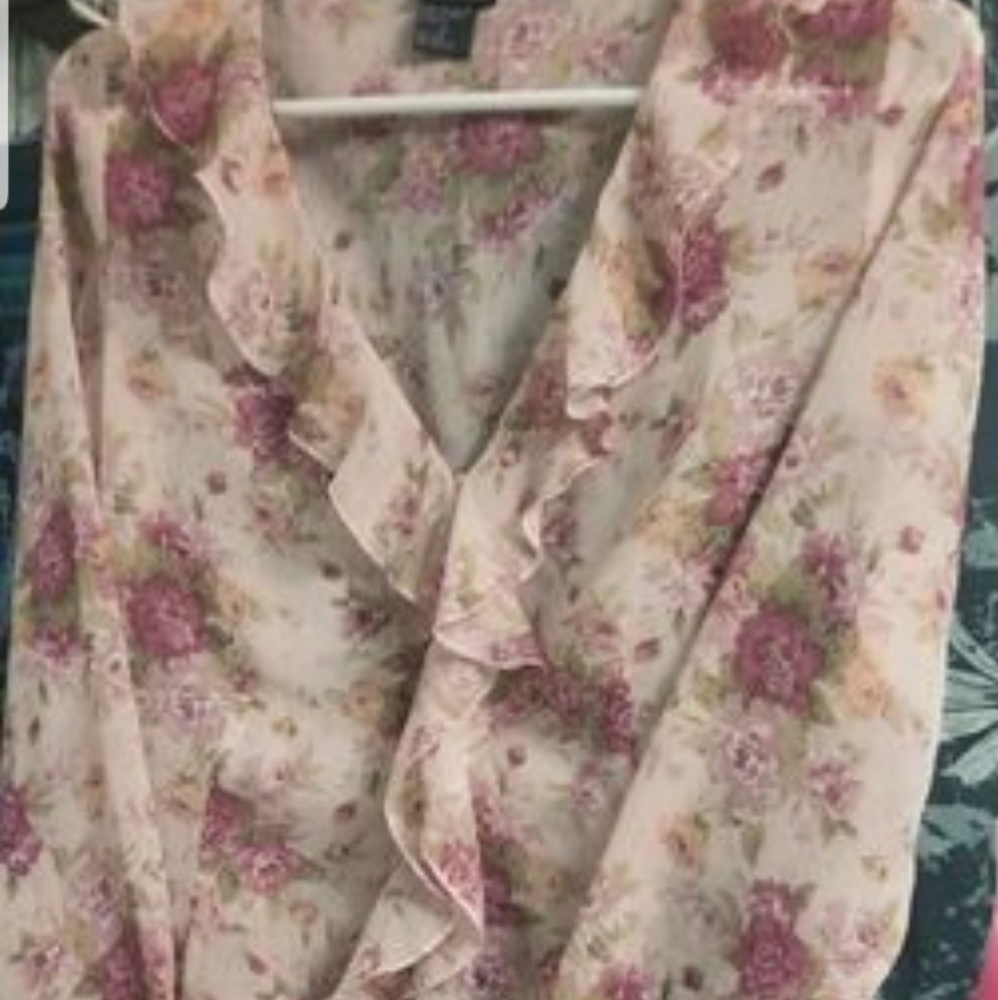 Beautiful Boston Proper Floral Blouse size 6